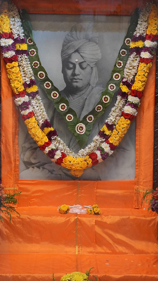 163rd Jayanti of Swami Vivekananda (Photos)