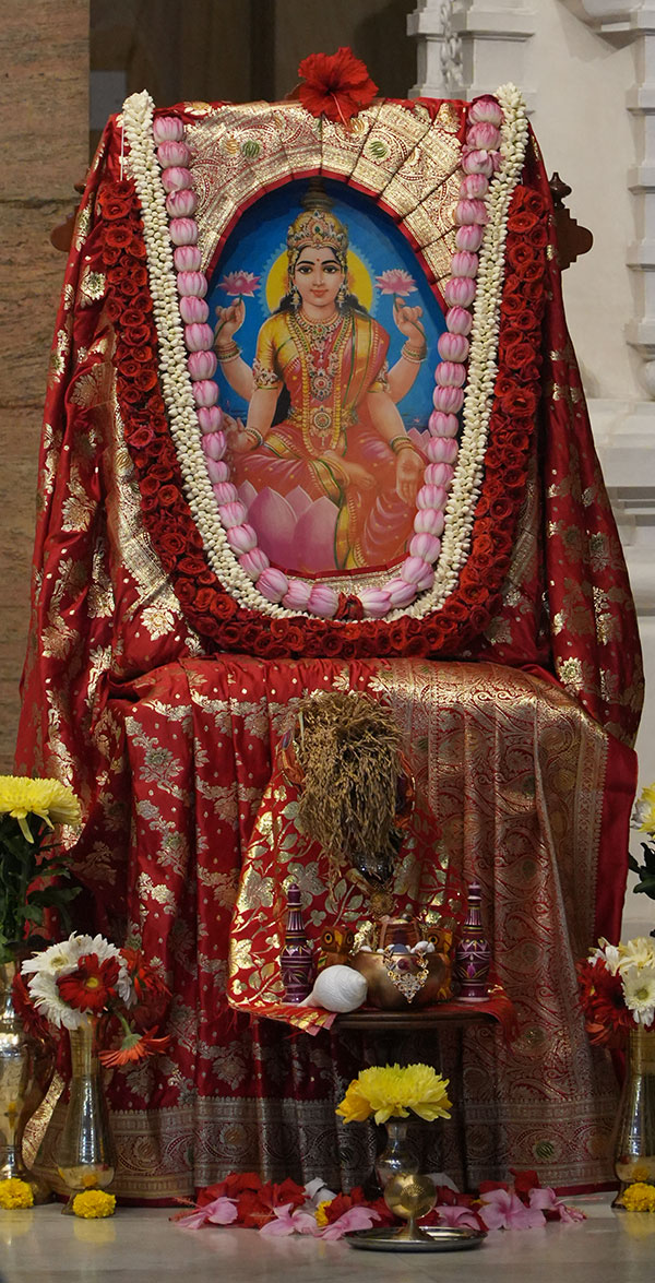 Sri Sri Lakshmi Puja 2025 (Photos)